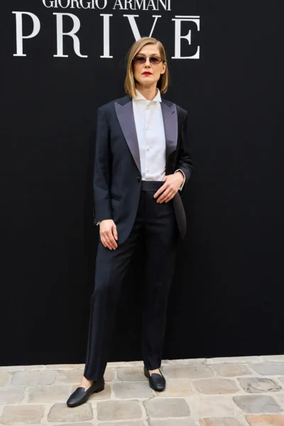 Розамунд Пайк (Rosamund Pike) на тижні моди в Парижі 2026